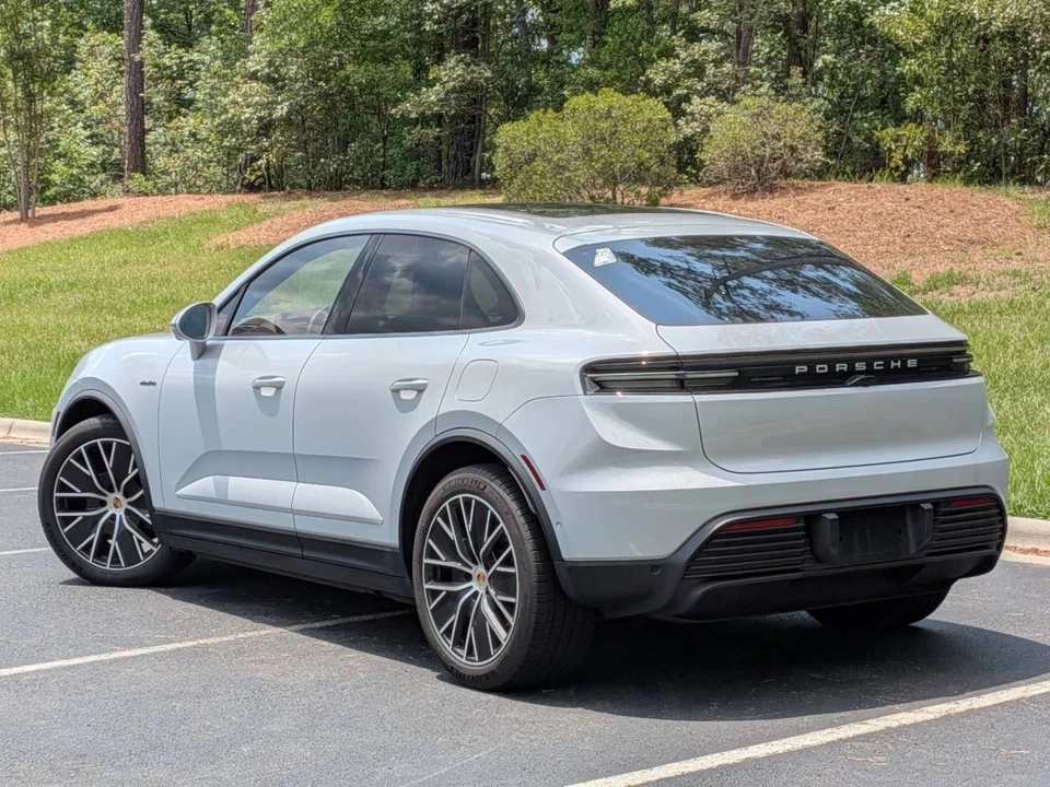 2025 Porsche Macan Electric - Image 3 of 5