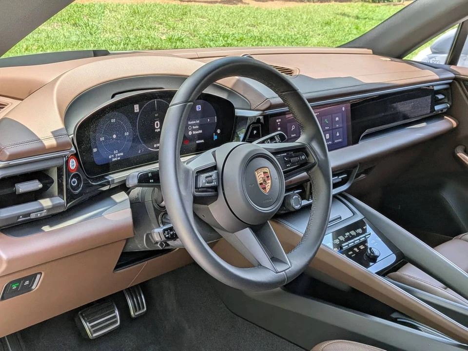 2025 Porsche Macan Electric - Image 4 of 5
