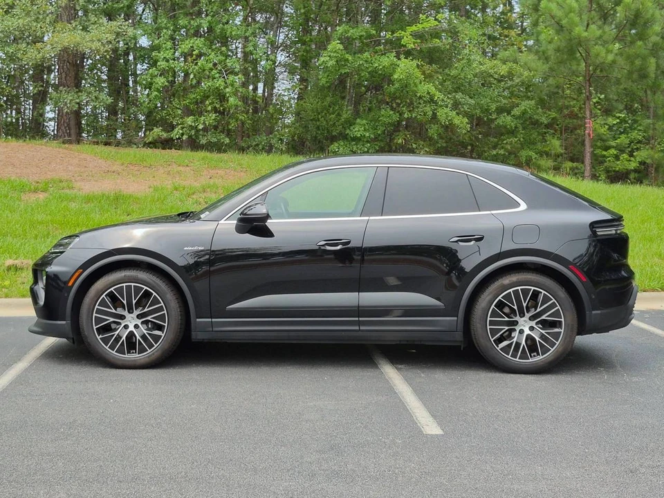 2025 Porsche Macan Electric - Image 2 of 4