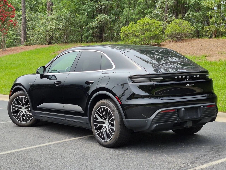 2025 Porsche Macan Electric - Image 3 of 4