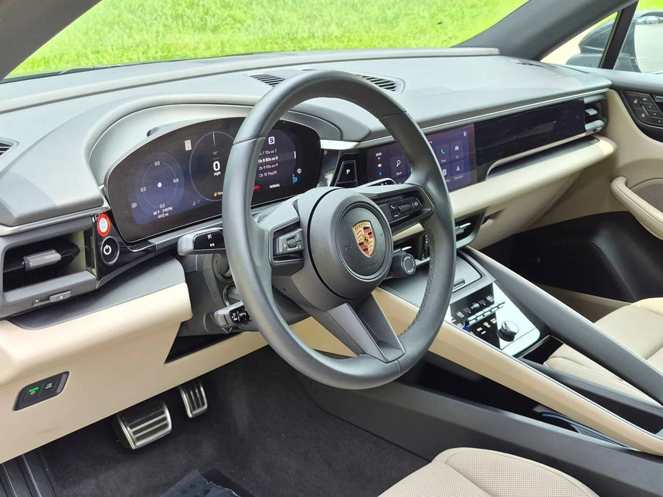 2025 Porsche Macan Electric - Image 4 of 4