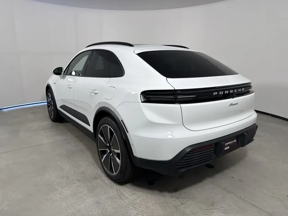 2025 Porsche Macan Electric - Image 3 of 11