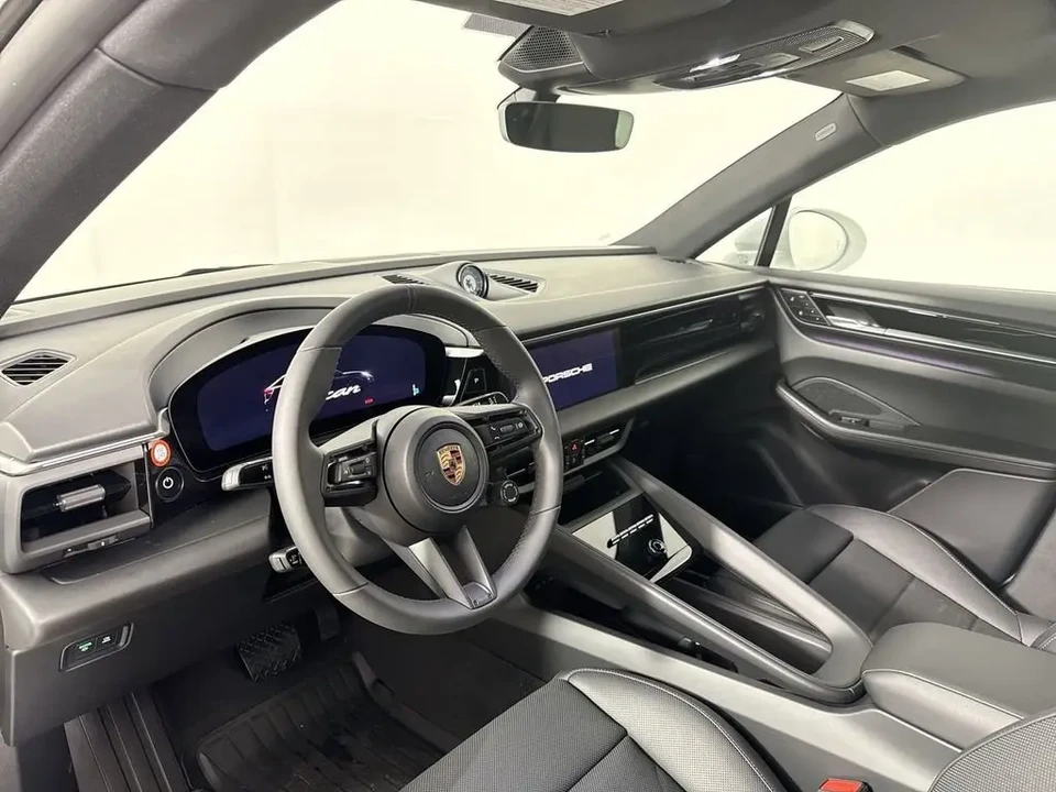 2025 Porsche Macan Electric - Image 4 of 11
