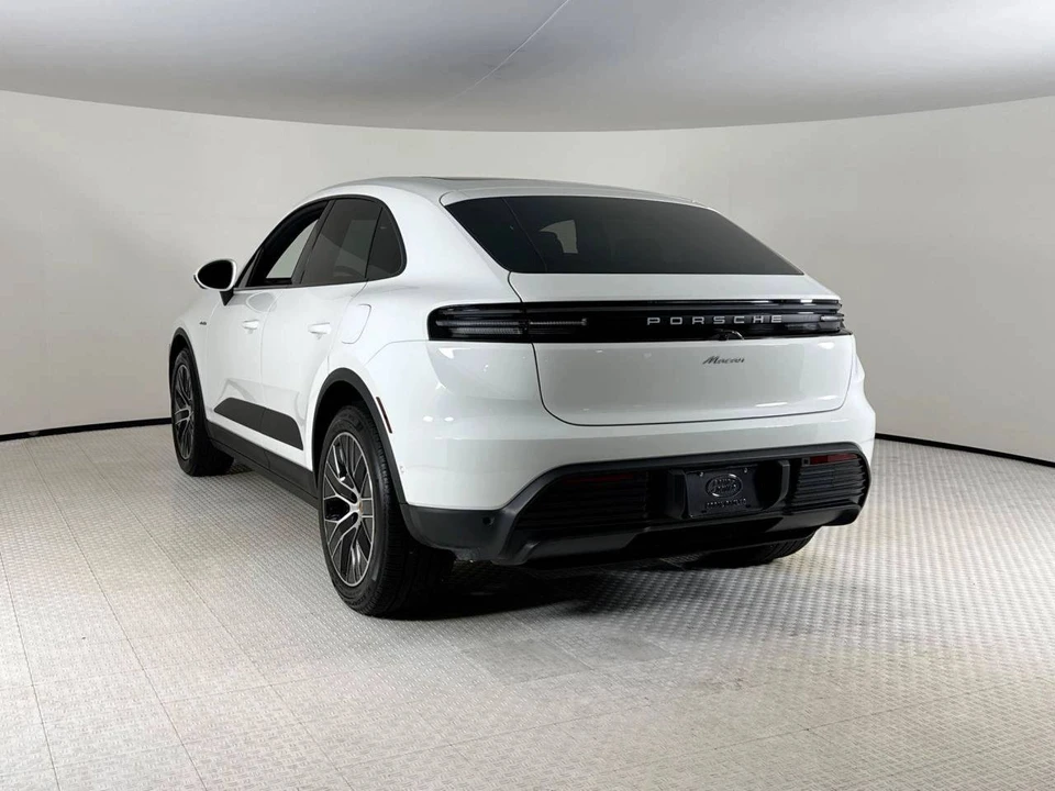 2025 Porsche Macan Electric - Image 3 of 5