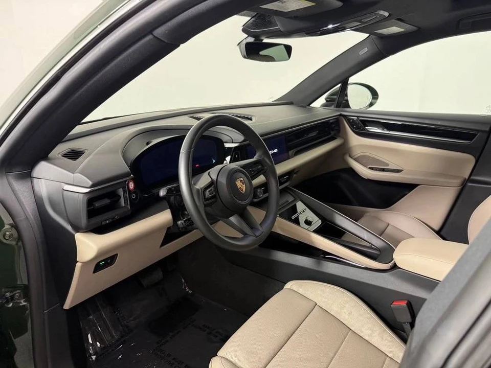 2025 Porsche Macan Electric - Image 4 of 5