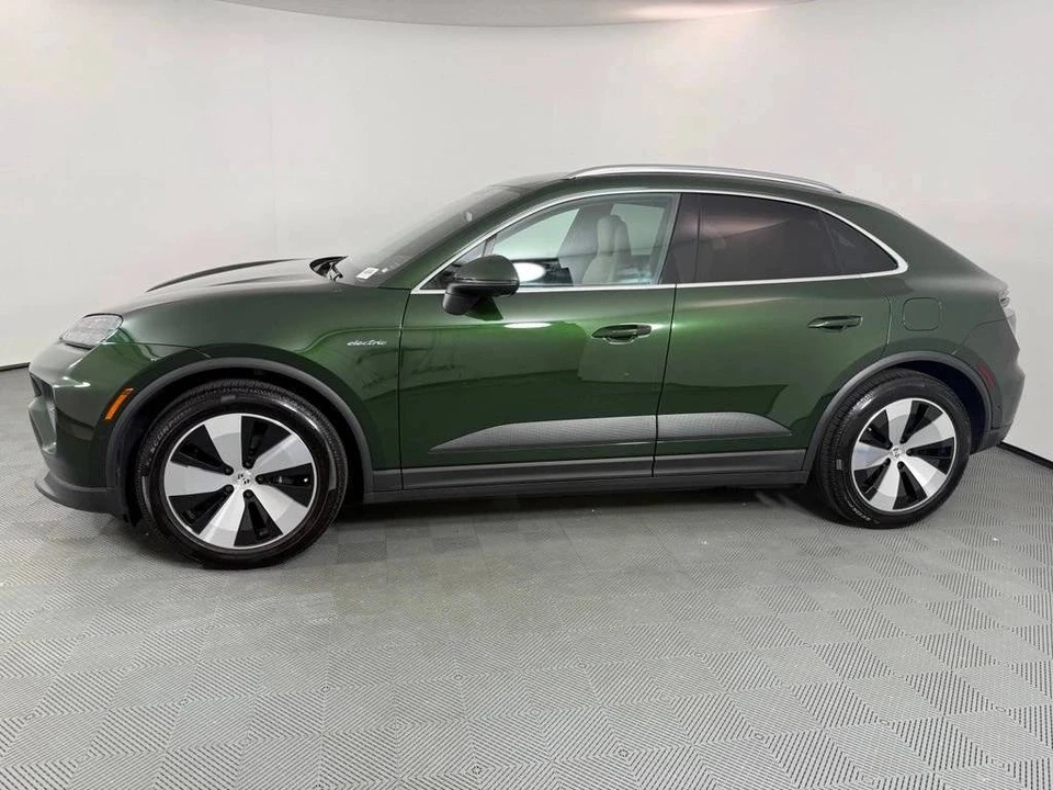 2025 Porsche Macan Electric - Image 2 of 5