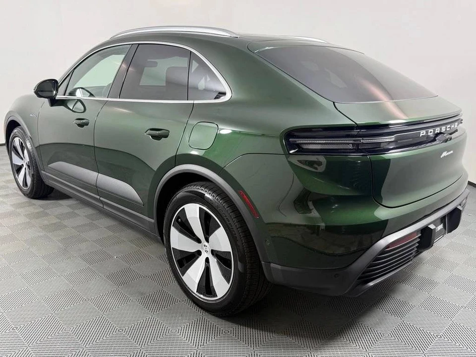 2025 Porsche Macan Electric - Image 3 of 5