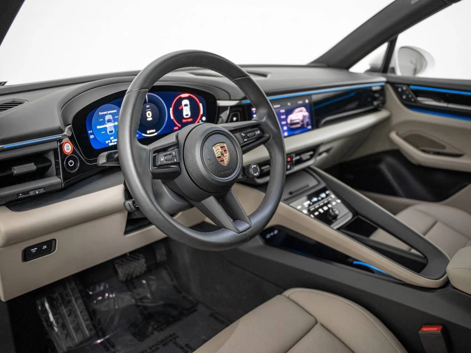 2025 Porsche Macan Electric - Image 4 of 5