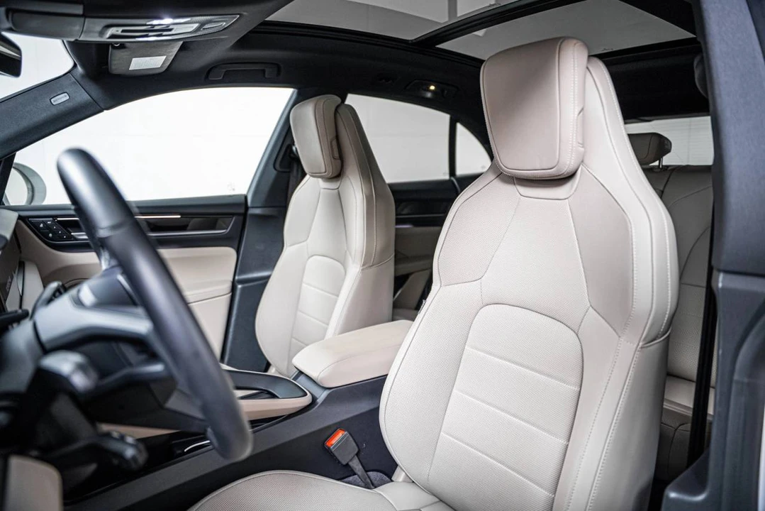 2025 Porsche Macan Electric - Image 5 of 5