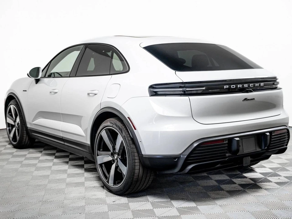 2025 Porsche Macan Electric - Image 3 of 5