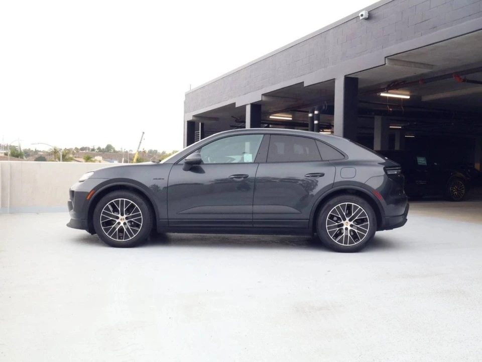 2025 Porsche Macan Electric - Image 2 of 5