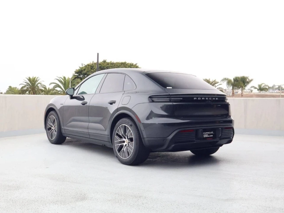 2025 Porsche Macan Electric - Image 3 of 5