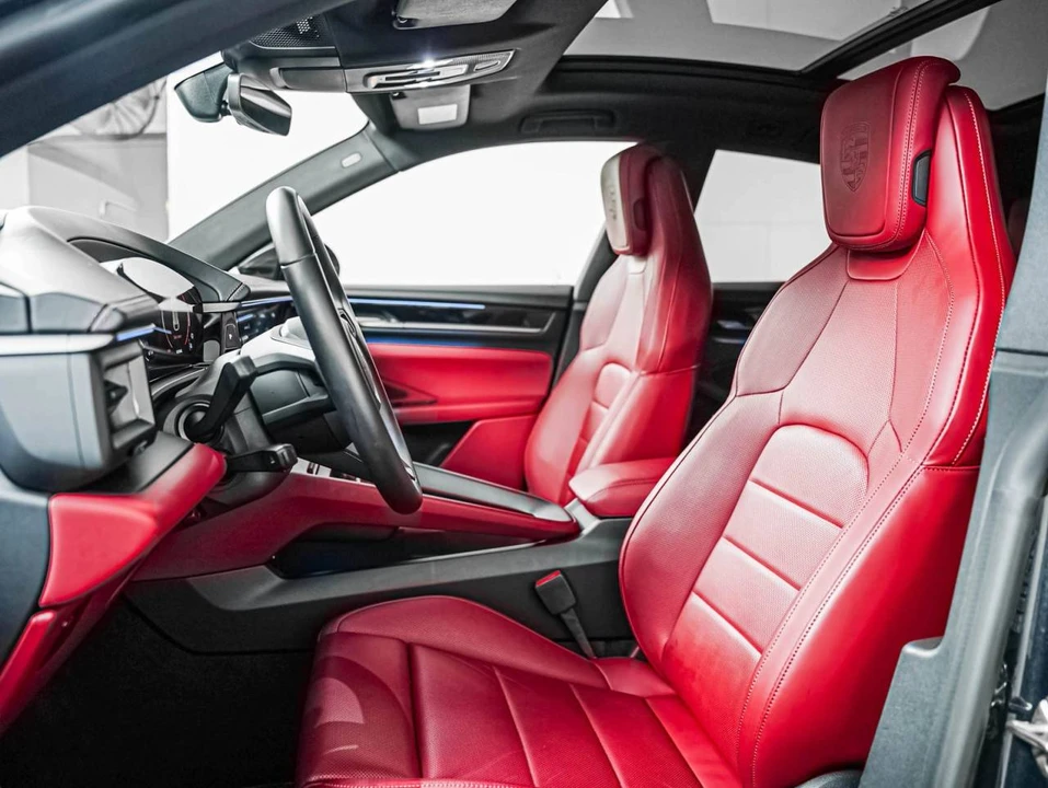 2025 Porsche Macan Electric - Image 5 of 5