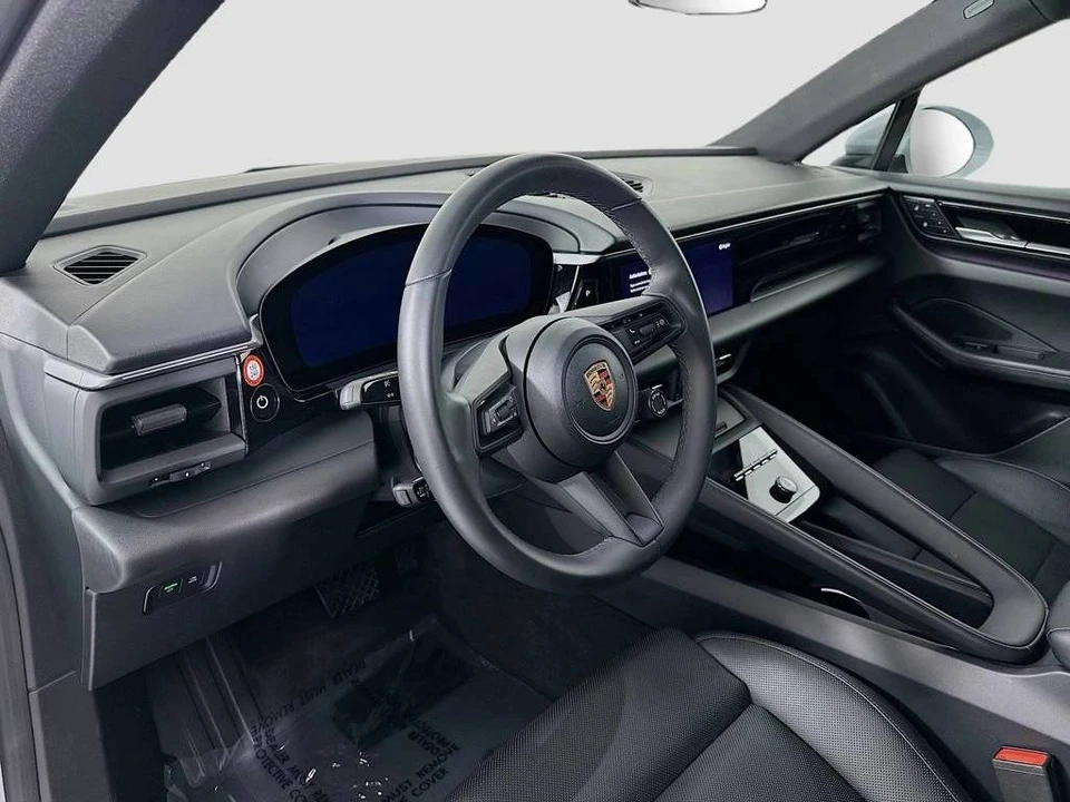 2025 Porsche Macan Electric - Image 4 of 5