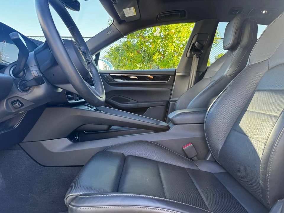 2025 Porsche Macan Electric - Image 4 of 5