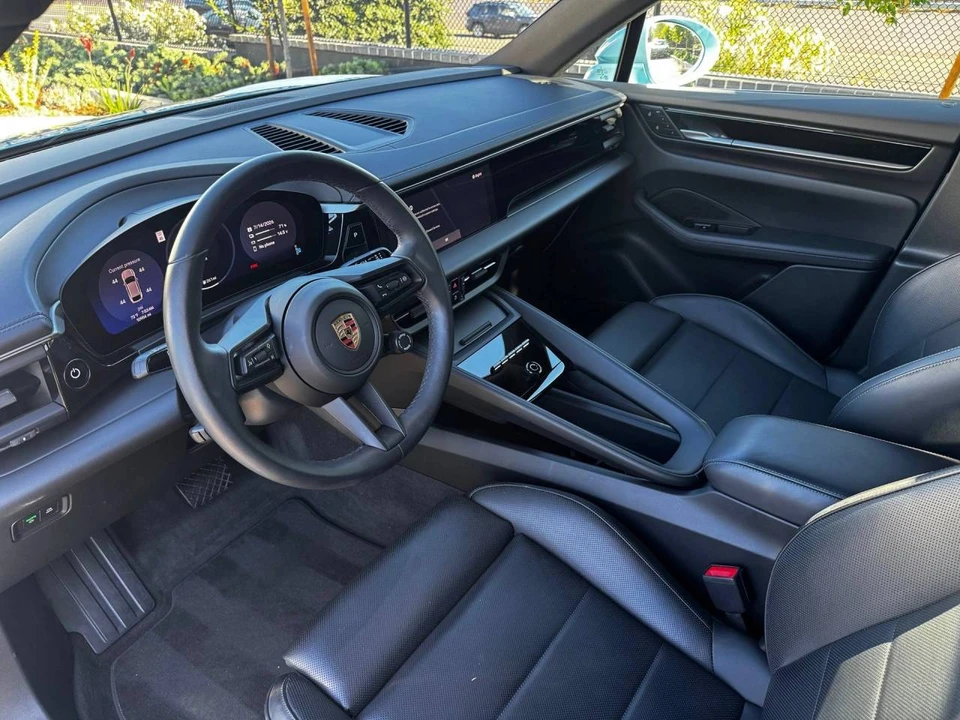 2025 Porsche Macan Electric - Image 3 of 5