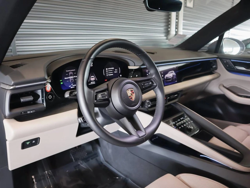 2025 Porsche Macan Electric - Image 4 of 5