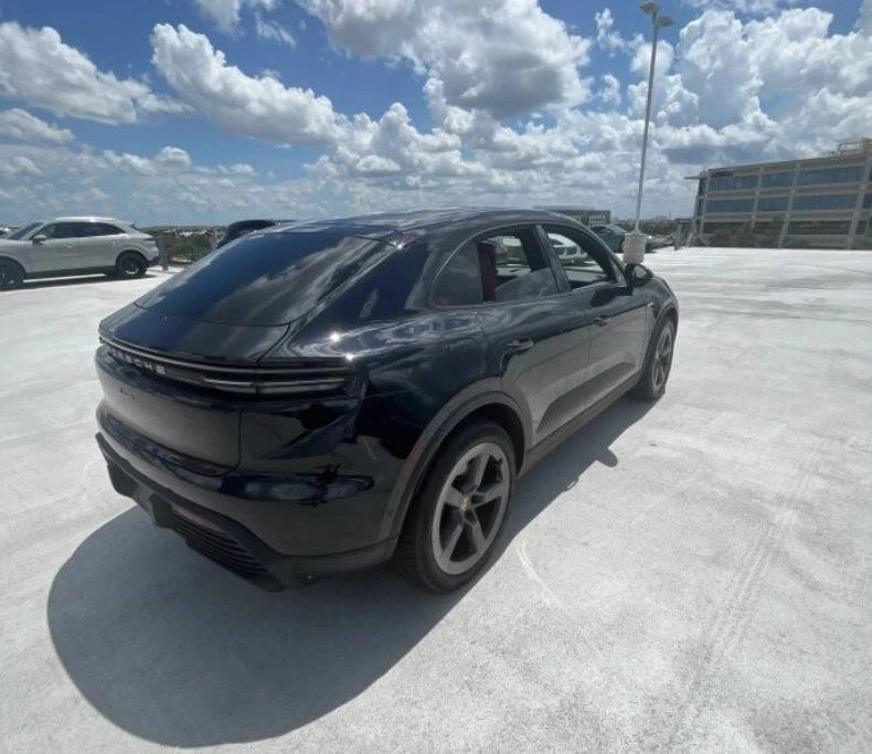 2025 Porsche Macan Electric - Image 3 of 4