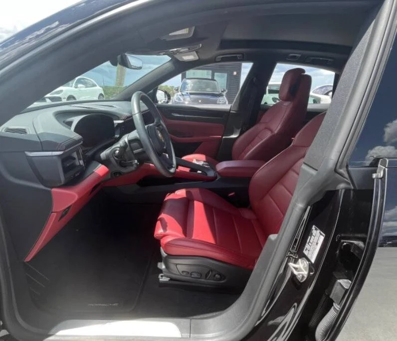 2025 Porsche Macan Electric - Image 4 of 4
