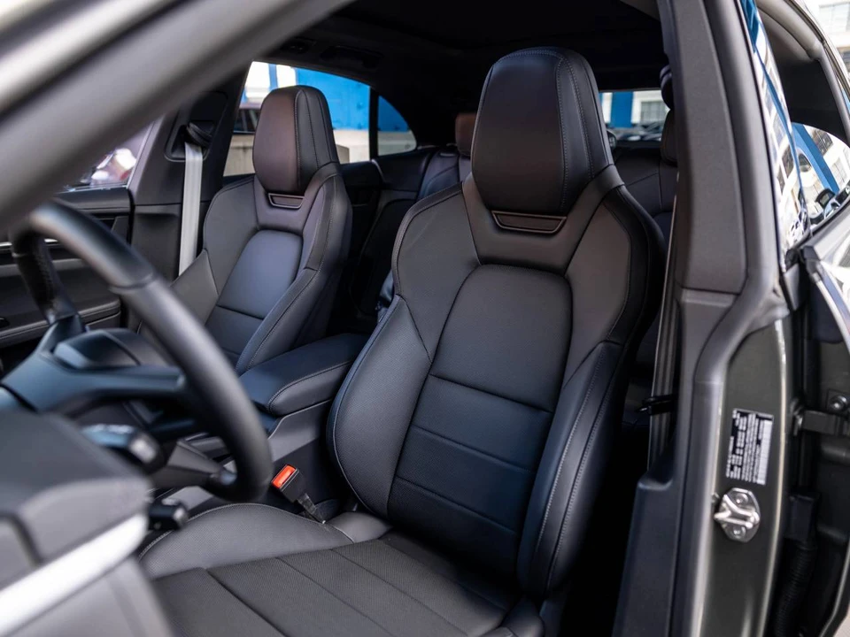 2025 Porsche Macan Electric - Image 4 of 5