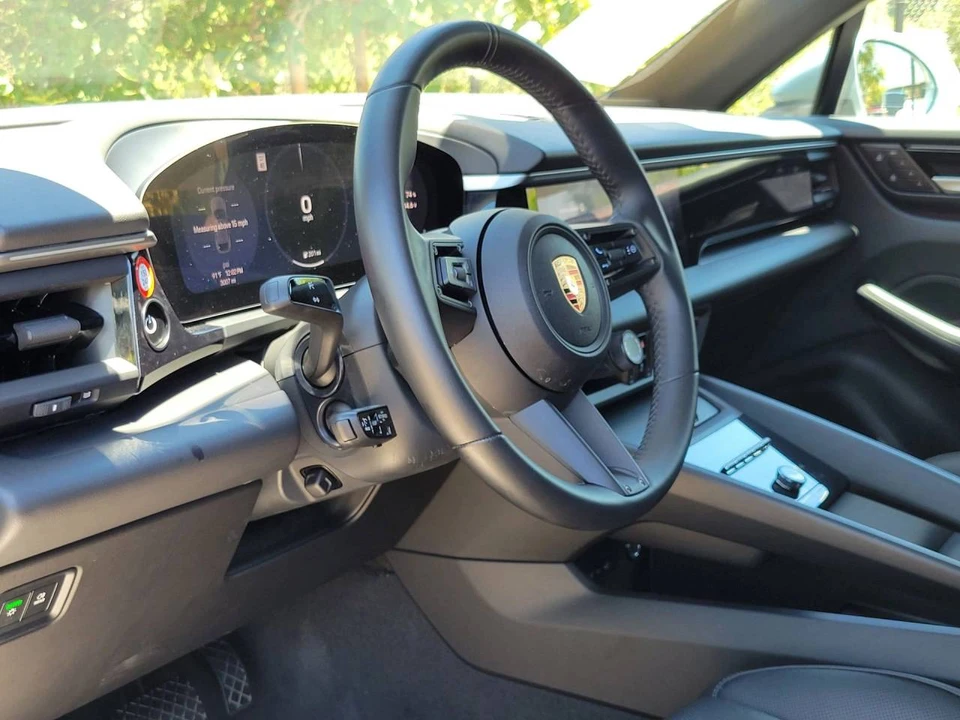 2025 Porsche Macan Electric - Image 4 of 5