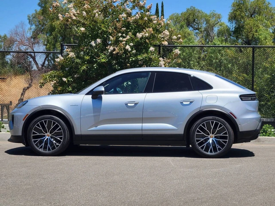 2025 Porsche Macan Electric - Image 2 of 5