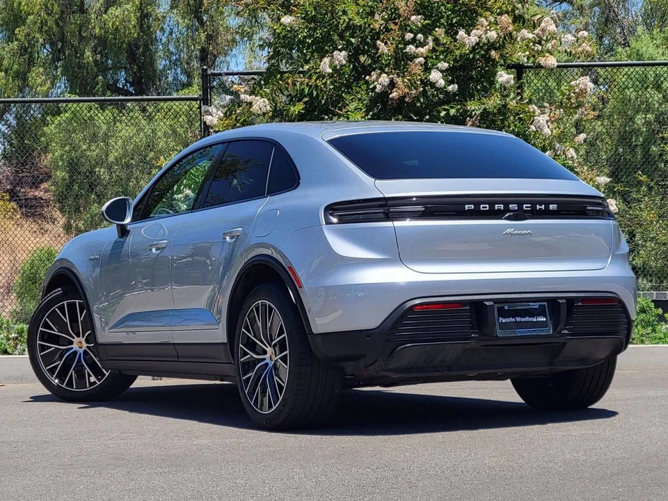 2025 Porsche Macan Electric - Image 3 of 5