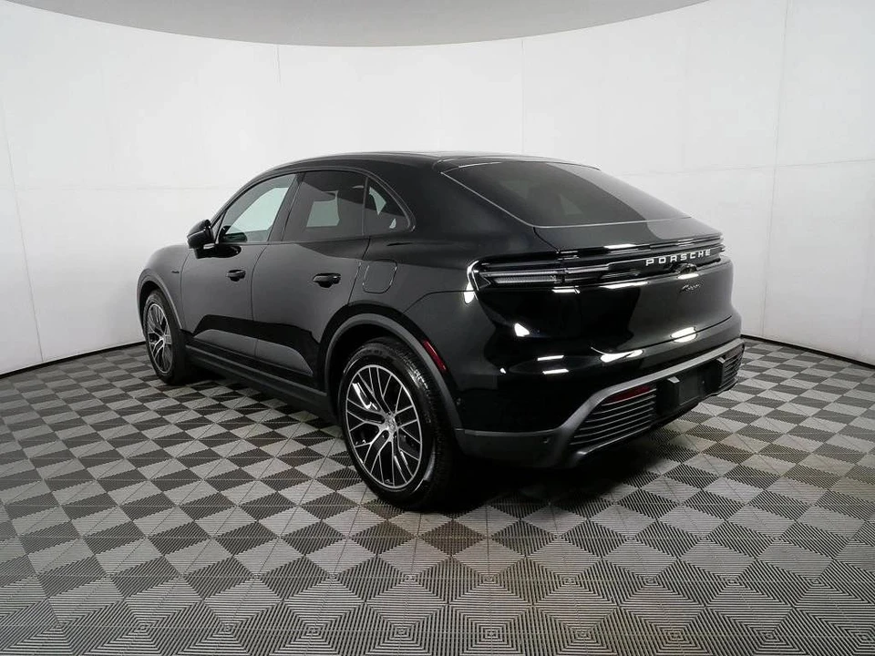 2025 Porsche Macan Electric - Image 3 of 5
