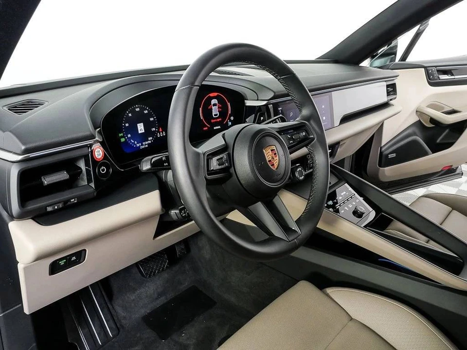 2025 Porsche Macan Electric - Image 4 of 5