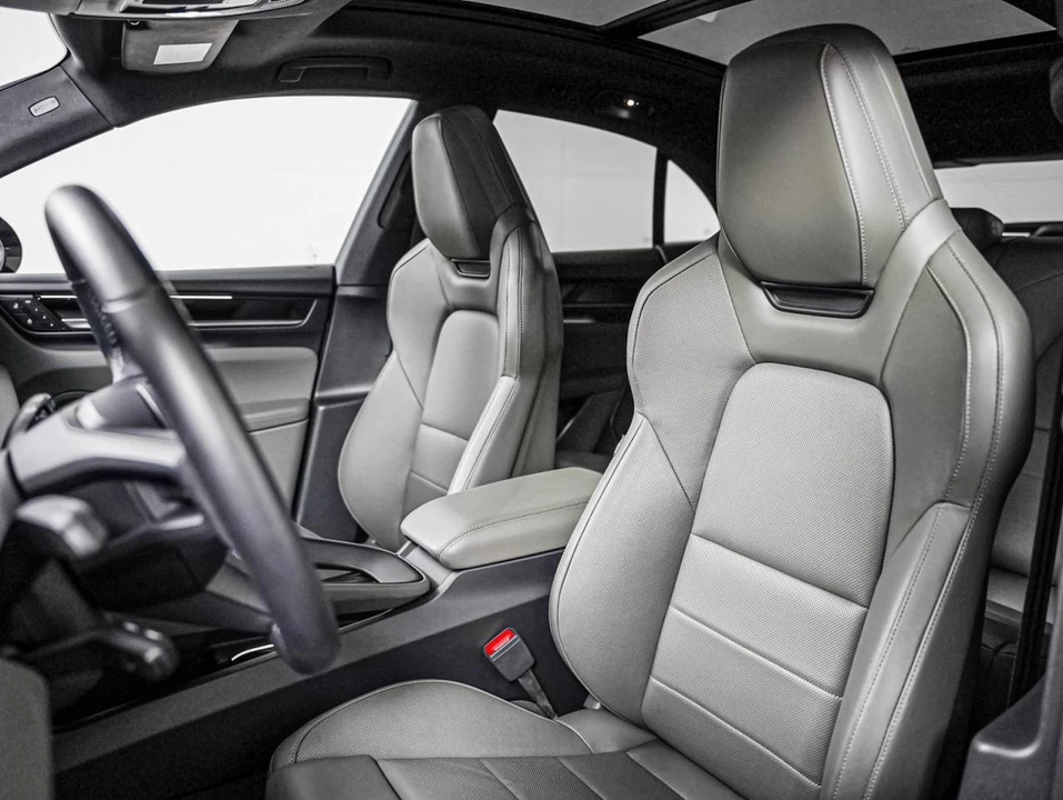 2025 Porsche Macan Electric - Image 5 of 5