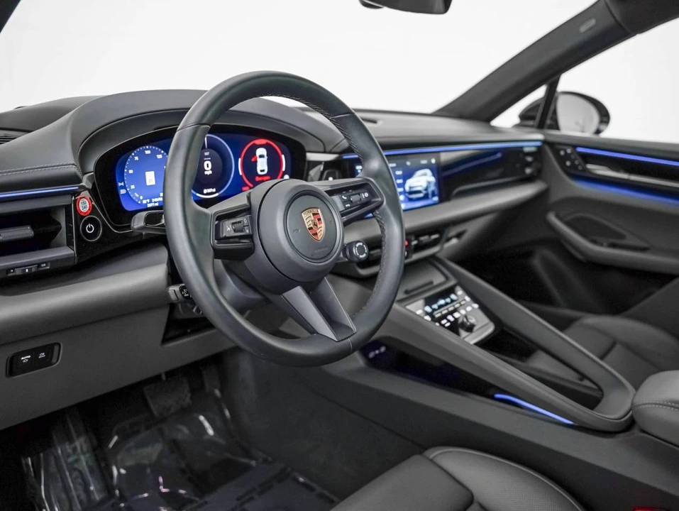 2025 Porsche Macan Electric - Image 4 of 5