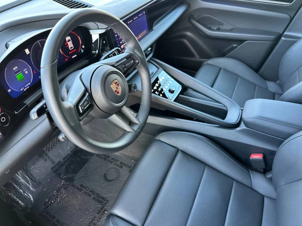 2025 Porsche Macan Electric - Image 4 of 4