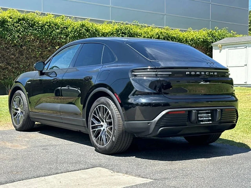 2025 Porsche Macan Electric - Image 3 of 4