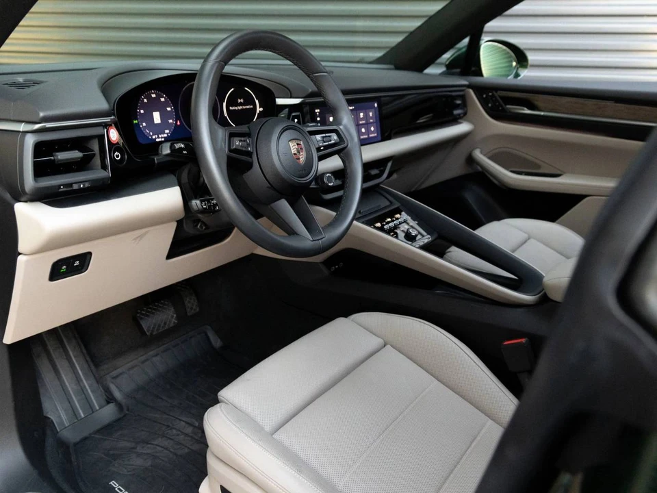 2025 Porsche Macan Electric - Image 4 of 5