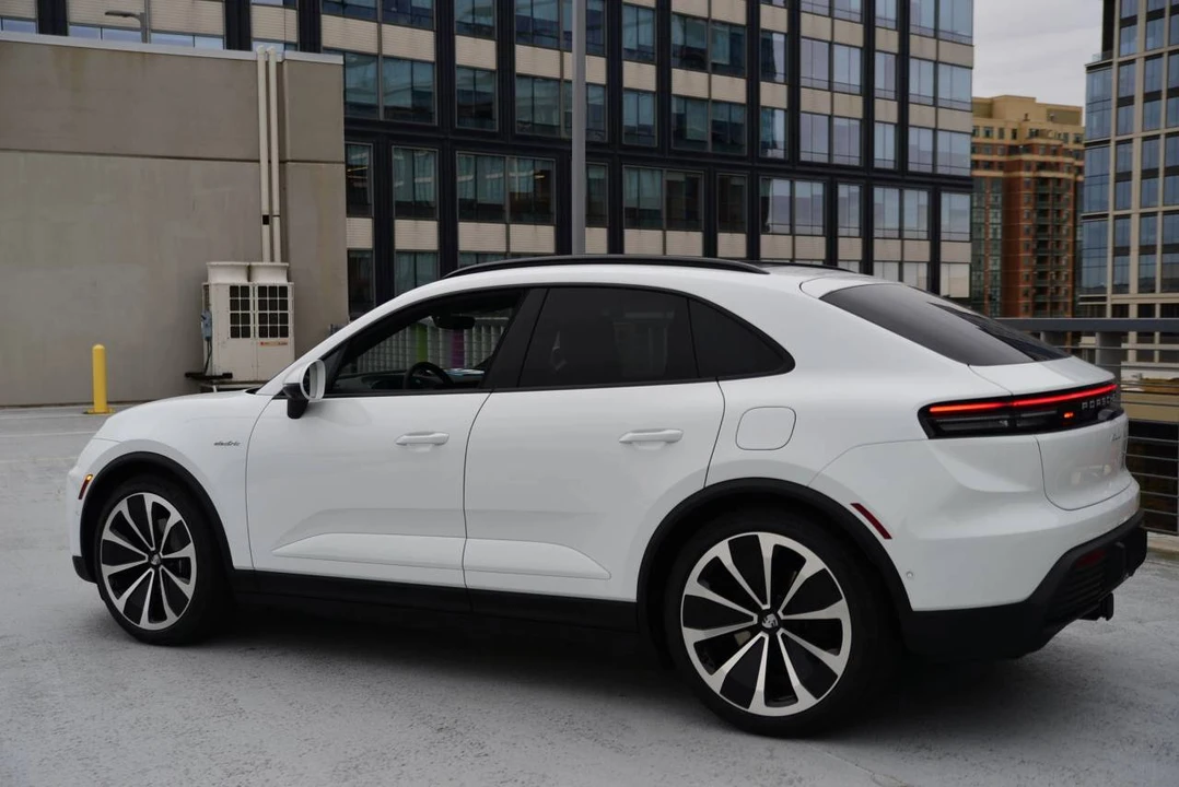 2025 Porsche Macan Electric - Image 3 of 5