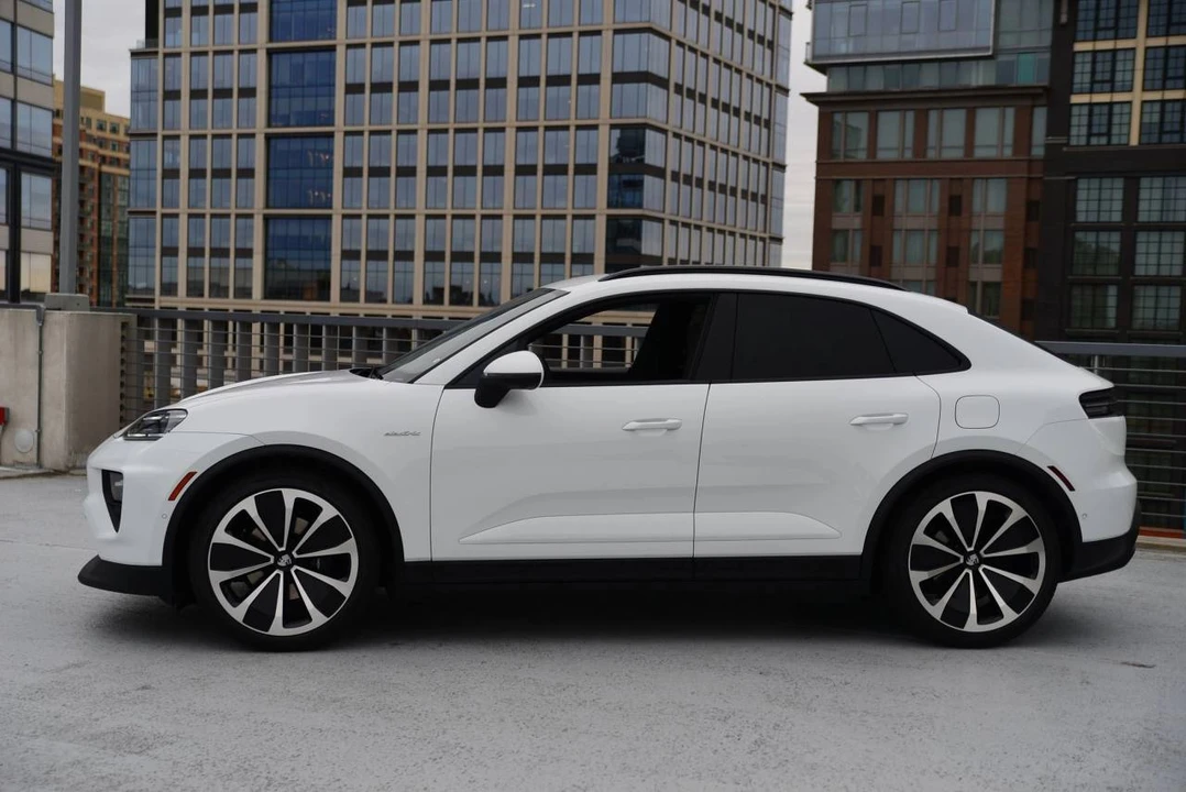 2025 Porsche Macan Electric - Image 2 of 5