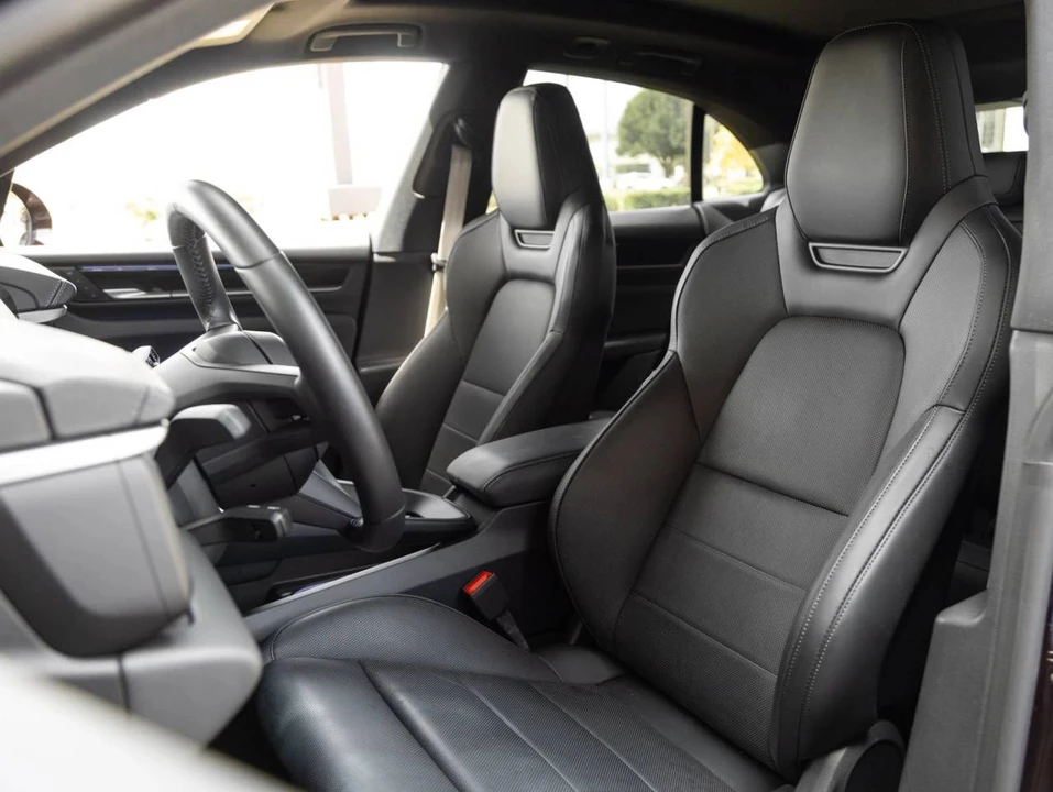 2025 Porsche Macan Electric - Image 4 of 5