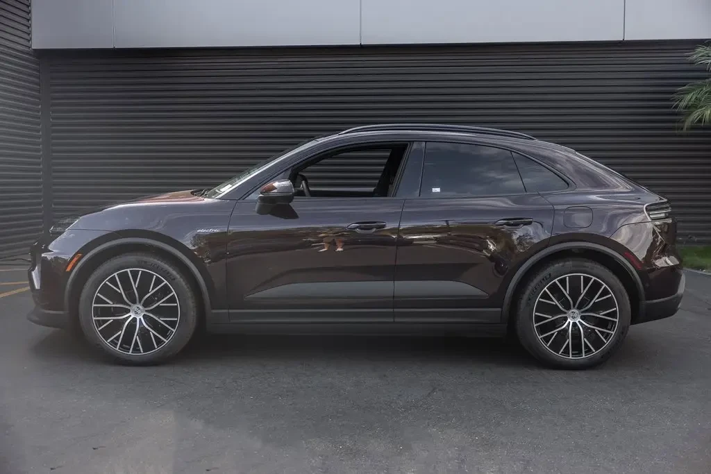2025 Porsche Macan Electric - Image 2 of 7