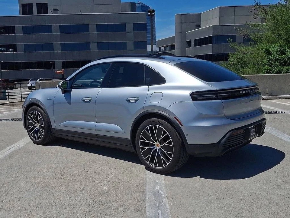 2025 Porsche Macan Electric - Image 3 of 5