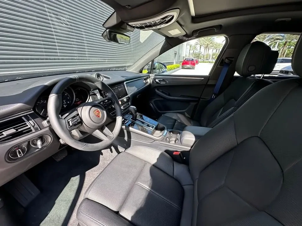 2025 Porsche Macan GTS - Image 4 of 6