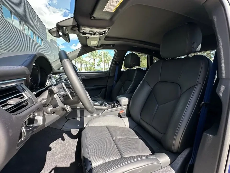 2025 Porsche Macan GTS - Image 5 of 6