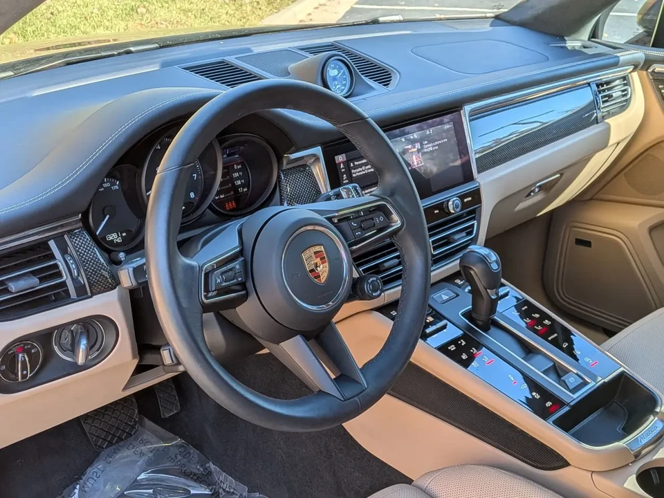2025 Porsche Macan GTS - Image 4 of 8
