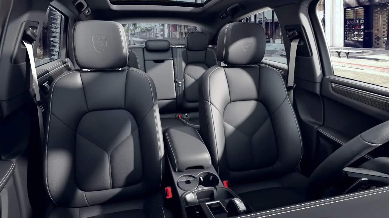 2025 Porsche Macan GTS - Image 5 of 6