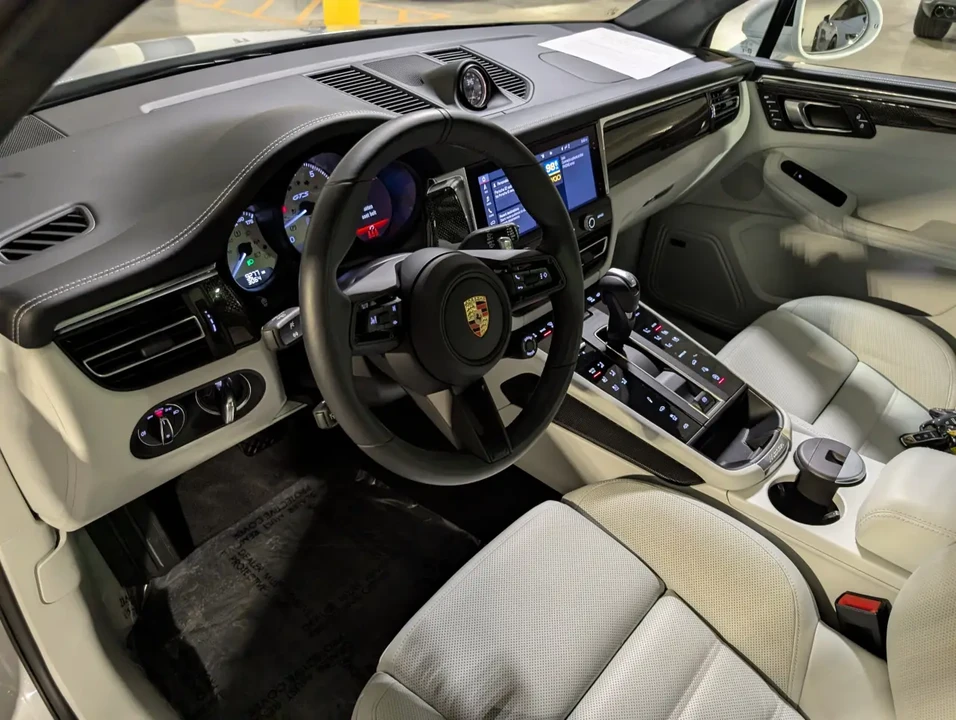 2025 Porsche Macan GTS - Image 4 of 11