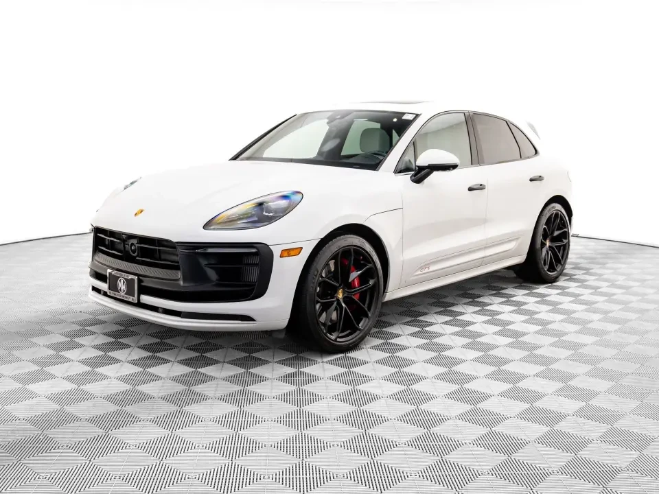 2025 Porsche Macan GTS - Image 9 of 11