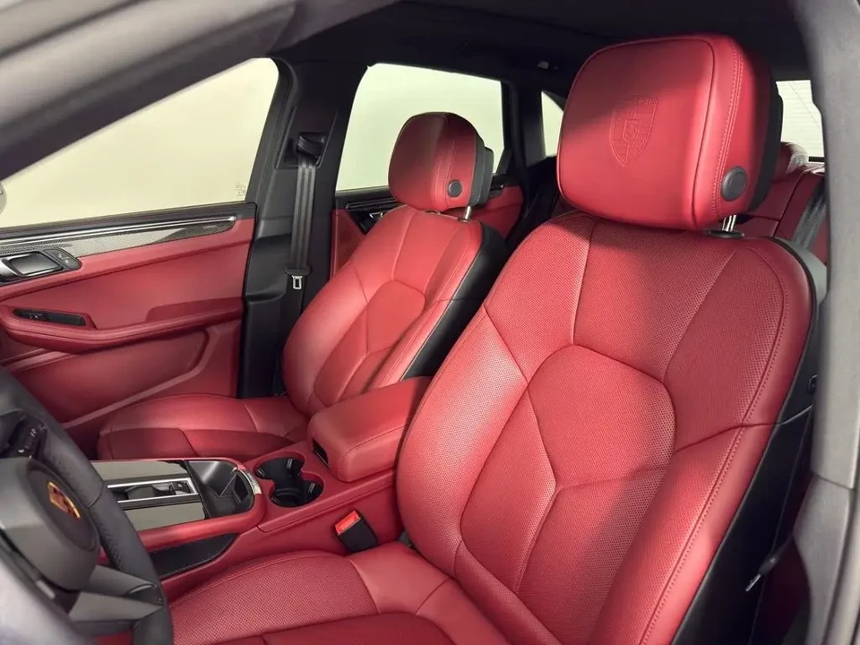 2025 Porsche Macan GTS - Image 5 of 13