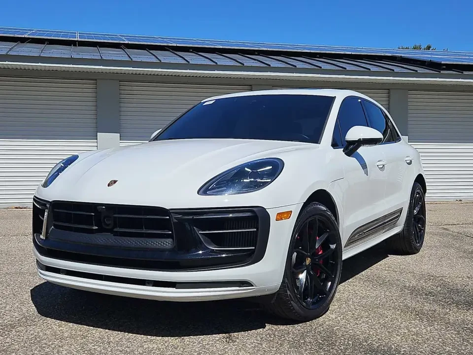 2025 Porsche Macan GTS - Image 12 of 13