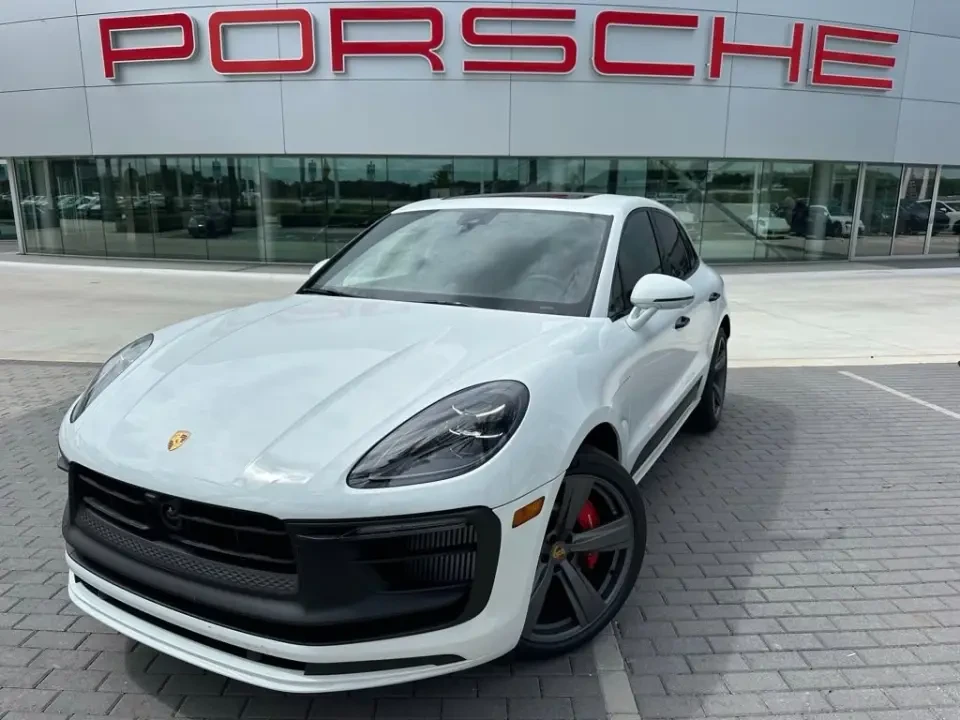 2025 Porsche Macan GTS - Image 10 of 13