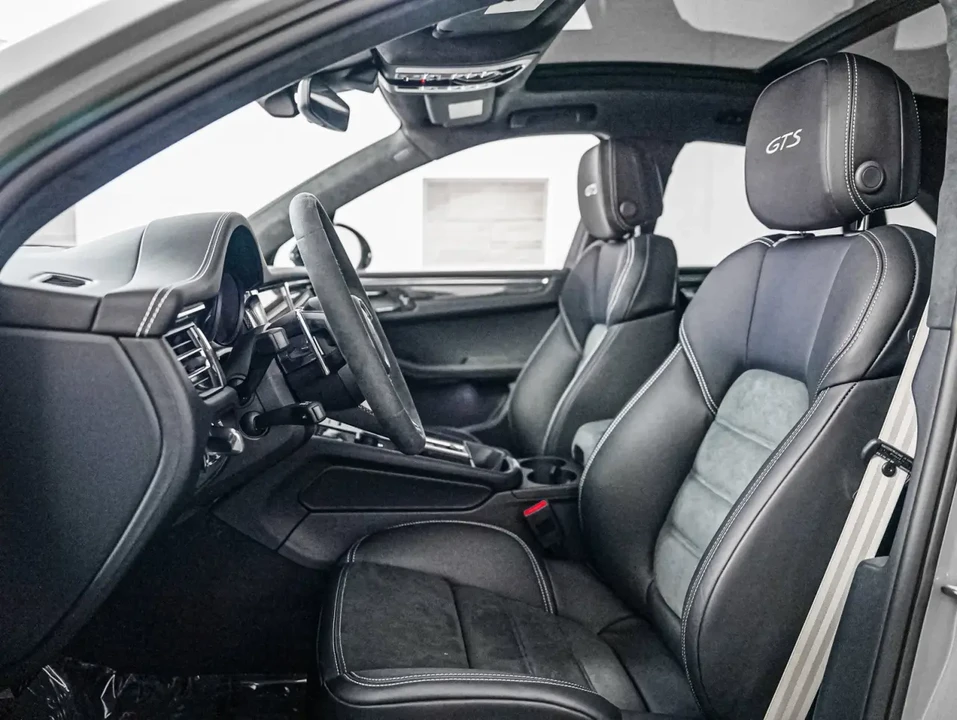 2025 Porsche Macan GTS - Image 6 of 10