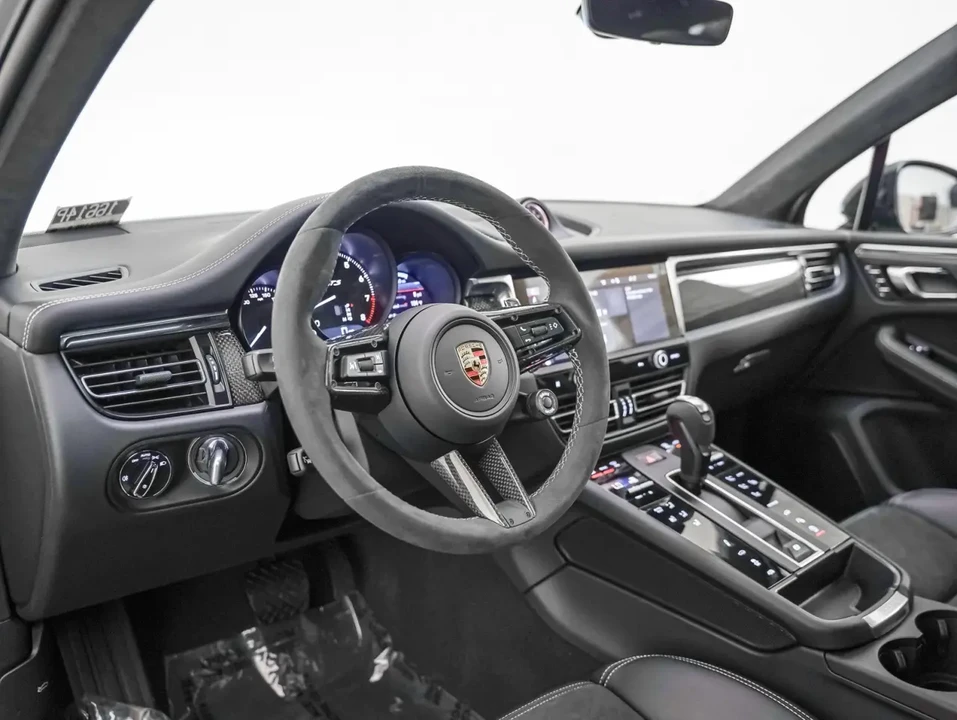 2025 Porsche Macan GTS - Image 5 of 10
